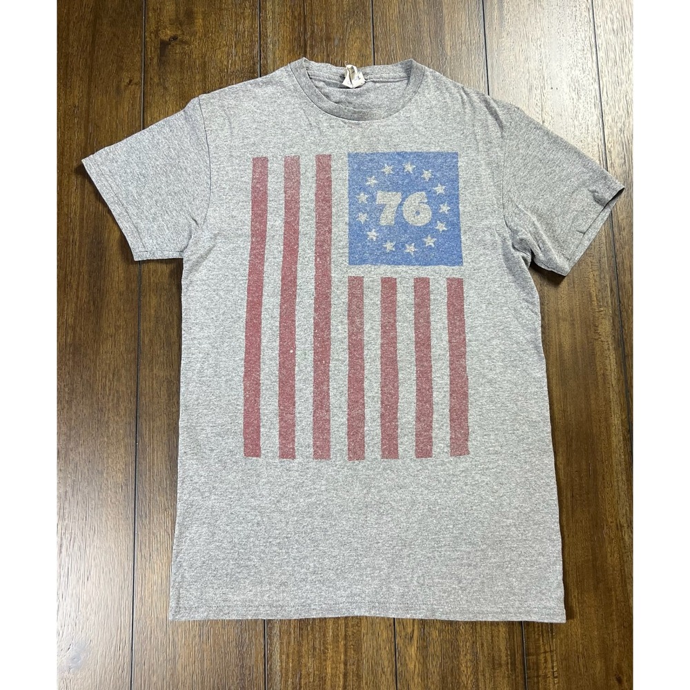 Delta Pro Weight 1776 Betsy Ross American Flag Graphic T-Shirt Gray Small